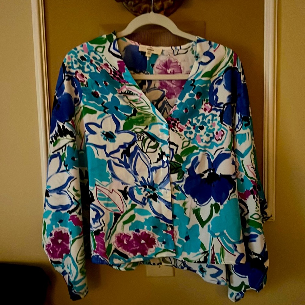 NWT Entro M/L multicolored batwing button up blouse